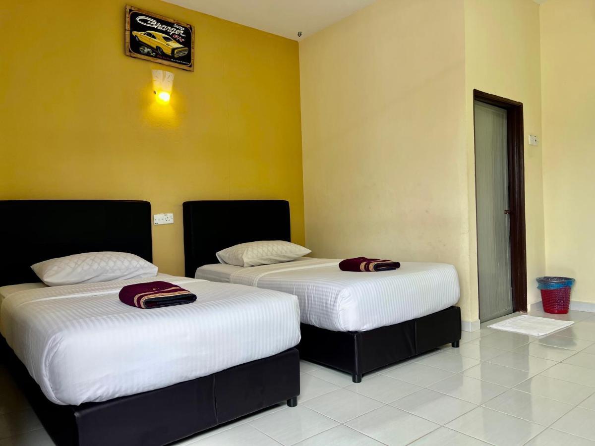 Dhania Cenang Beach Motel Пантай-Сенанг Экстерьер фото