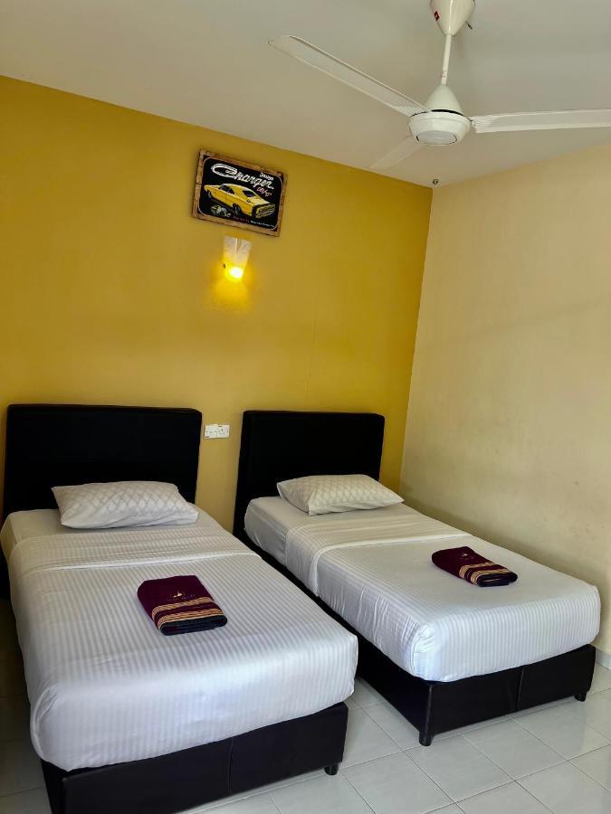Dhania Cenang Beach Motel Пантай-Сенанг Экстерьер фото